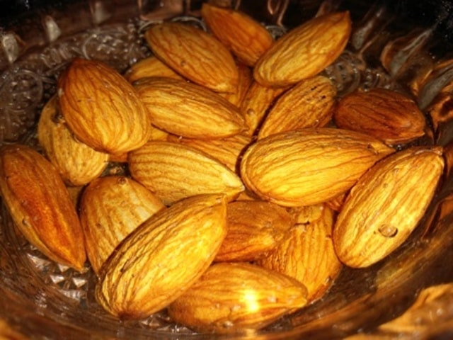 बादाम खाने का सही समय Right time to eat almonds