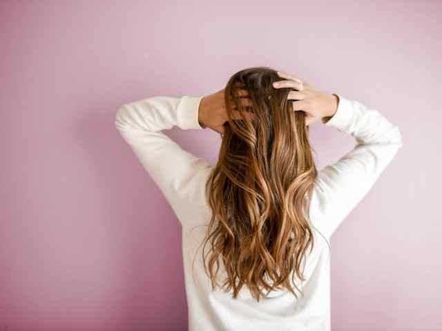 ब्राह्मी-हेयर-ऑयल-के-फायदे-brahmi-hair-oil-ke-fayde