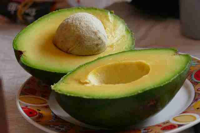 avocado-fruit-benefits-in-hindi