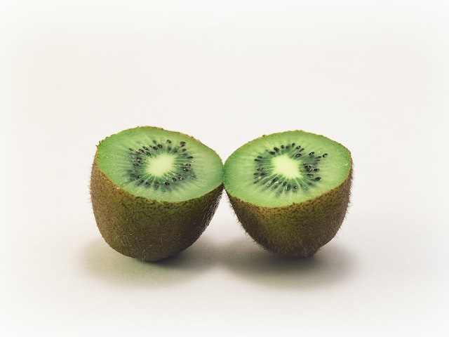 kiwi-fruit-fal-khane-ke-fayde-in-hindi