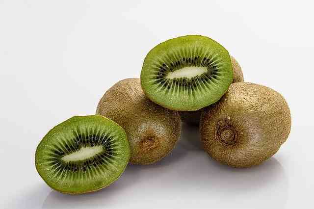 कीवी-का-फल-फ्रूट-खाने-के-फायदे-kiwi-fruit-fal-khane-ke-fayde-in-hindi