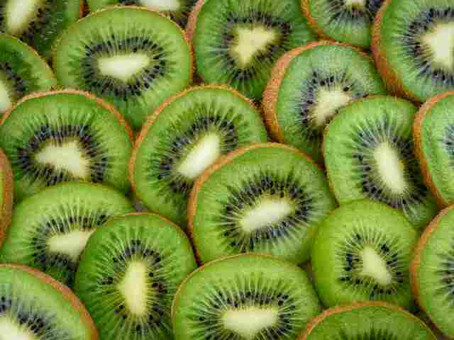 कीवी-फल-फ्रूट-खाने-के-नुकसान-kiwi-fruit-fal-khane-ke-nuksan-in-hindi