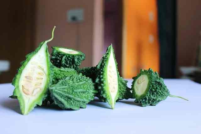 करेला-खाने-के-फायदे-karela-bitter gourd-benefits-in-hindi