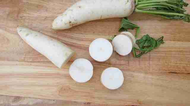 मूली-खाने-के-फायदे-नुकसान-muli-khane-ke-fayde-in-hindi