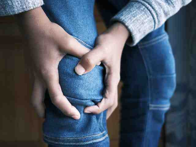 मोच-स्प्रेन-के-लक्षण-कारण-व-इलाज-sprain-in-hindi