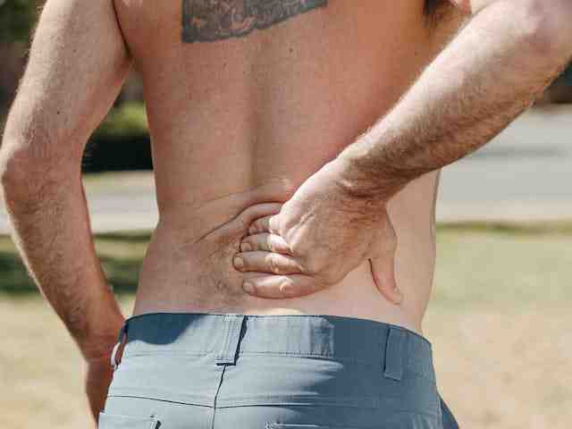 पीठ-दर्द-के-कारण-back-pain-peeth-dard-ke-karan-in-hindi