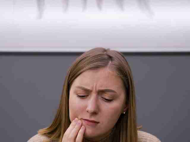 बेल्स-पाल्सी-के-कारण-लक्षण-व-इलाज-bell's-palsy-in-hindi