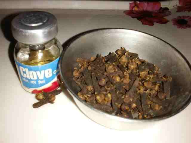 लौंग-का-तेल-के-14-फायदे-व-6-नुकसान-laung-ka-tel