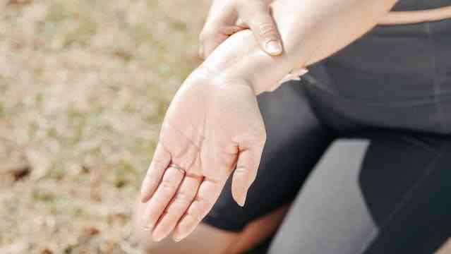 कार्पल-टनल-सिंड्रोम-carpal-tunnel-syndrome-in-hindi