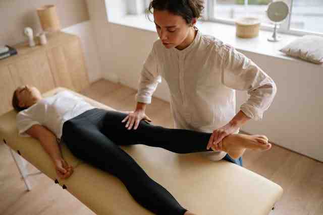 साइटिका-के-कारण-लक्षण-इलाज-sciatica-pain-in-hindi